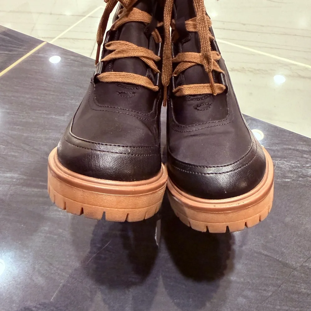Stylish Black and Brown Women's Boots - Picture 4 of 8